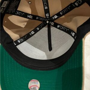 LA HAT WITH GREEN BRIM